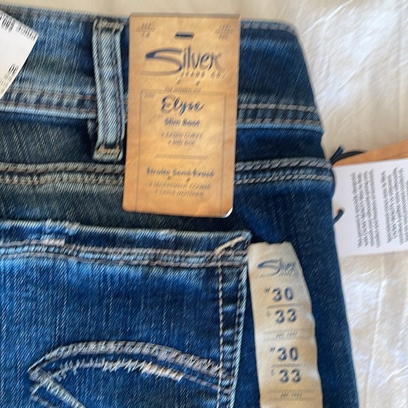 NWT!! Silver Elyse slim bootcut jeans! Dark with slight distressed areas. - Picture 3 of 4